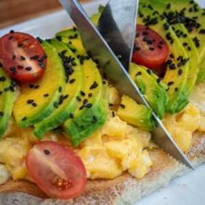 Avocado toast + café c/leche